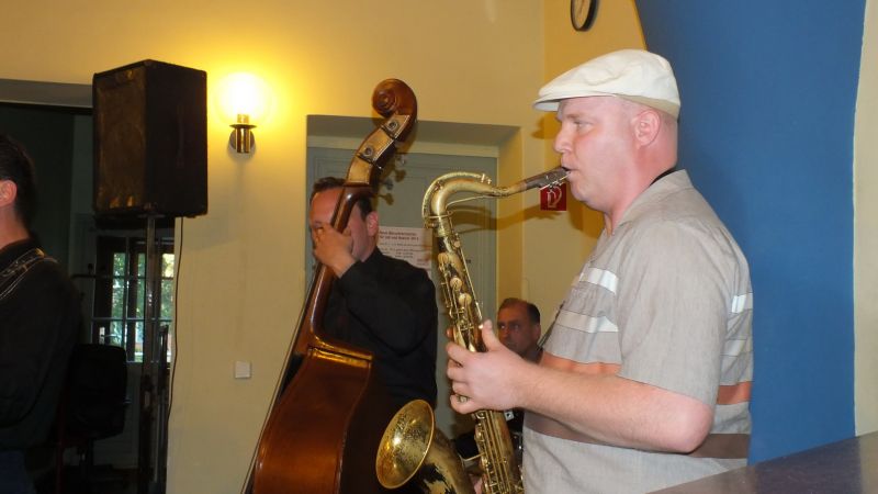 Humpty (Bass), Ike Stoye (Saxophon)