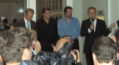 Der amerikanische Botschafter, Russ Howe, Bud Glass, Direktor des Ellington